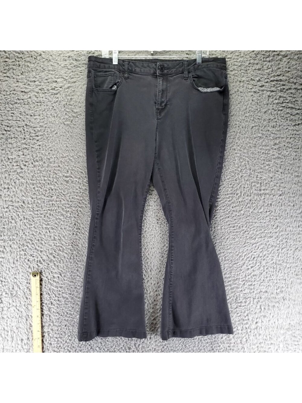 Rampage Jeans Womens Size 16 Black Flare Stretch Denim Cropped *Read*